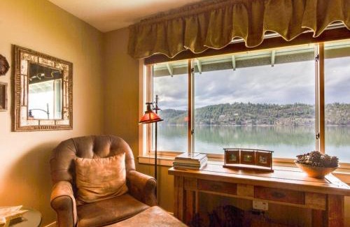 Coeur d'Alene Apartment | Lazy on the Lakefront (F205)