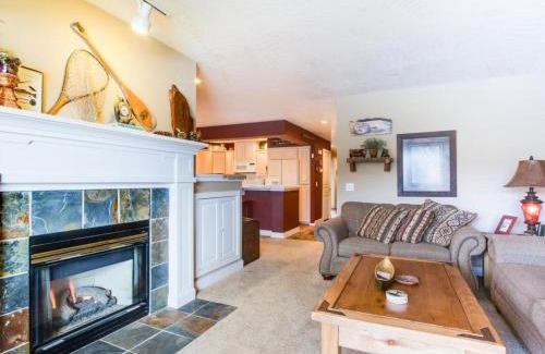 Coeur d'Alene Apartment | Lazy on the Lakefront (F205)
