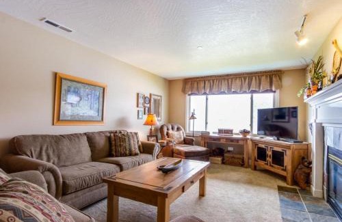Coeur d'Alene Apartment | Lazy on the Lakefront (F205)