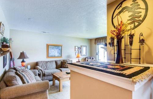 Coeur d'Alene Apartment | Lazy on the Lakefront (F205)