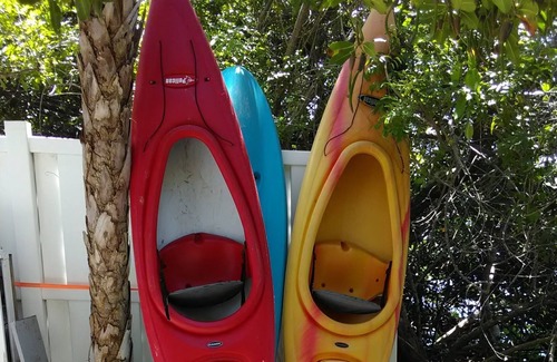 Nokomis Boat Rental | Lazy Parrot