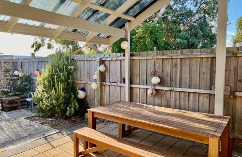 Waterhouse Villa | Lazy Sails Starboard - Pets welcome inside WiFi