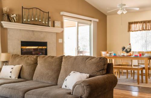 Kernville House | Lazy Squirrel - Cozy Family House with Full Game Room