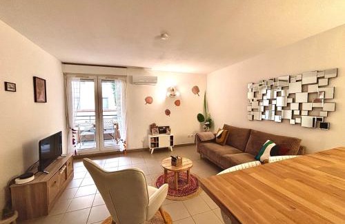 Costieres Apartment | Le 14, 4 pers, 2 chambres, clim, proche autoroute