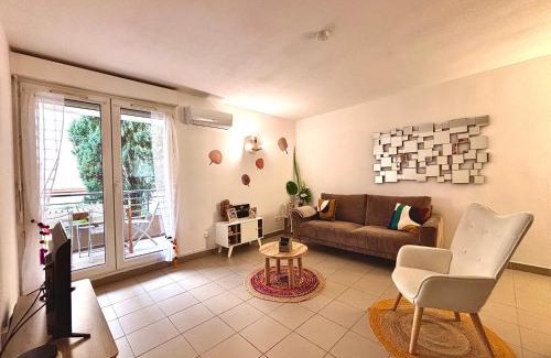Costieres Apartment | Le 14, 4 pers, 2 chambres, clim, proche autoroute