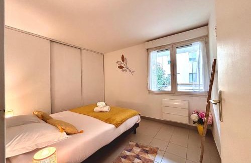Costieres Apartment | Le 14, 4 pers, 2 chambres, clim, proche autoroute