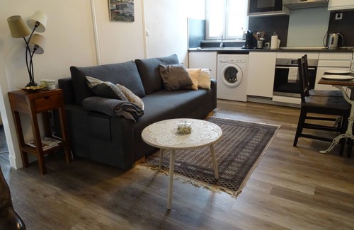 Granville Apartment | LE 27 - QUIET TWO-ROOM APARTMENT IN THE CENTER OF TOWN