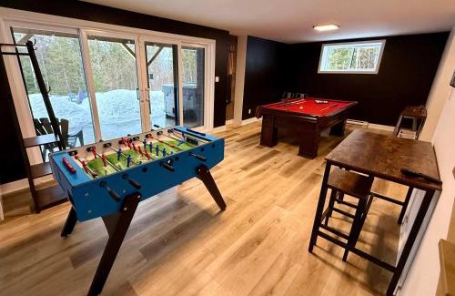 Saint Come Ski Chalet | Le 70 Scandinavian chalet SPA and Pool Table
