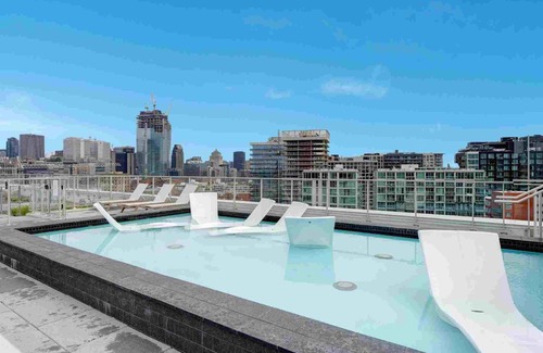Griffintown Condo | ☼ Le Amati ~ Pool, Terrace & Gym | Office + WiFi ☼