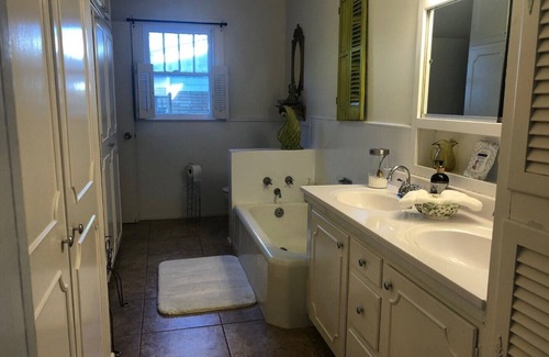 Lafayette Other | Le Barn Rouge Bed & Breakfast A Country Living Home in Acadiana