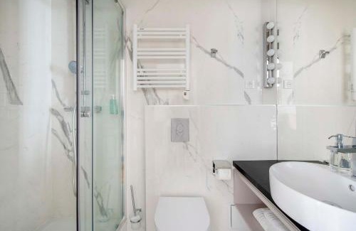 Quartier Sainte-Avoye Apartment | LE BEAU MARAIS - Luxury Apartments, AIR COND, LIFT