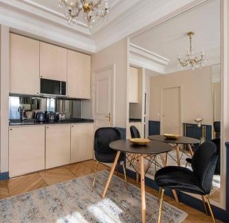 Quartier Sainte-Avoye Apartment | LE BEAU MARAIS - Luxury Apartments, AIR COND, LIFT