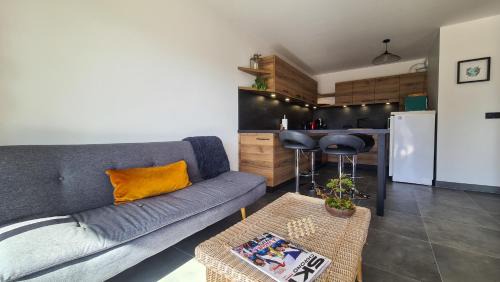 Saint-Jean-de-Sixt Apartment | Le Berceau des Aiguilles - Vue montagne, terrasse - AravisTour
