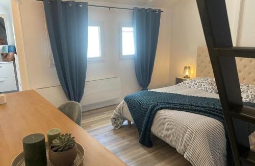 Senlis Apartment | Le bleu de Senlis
