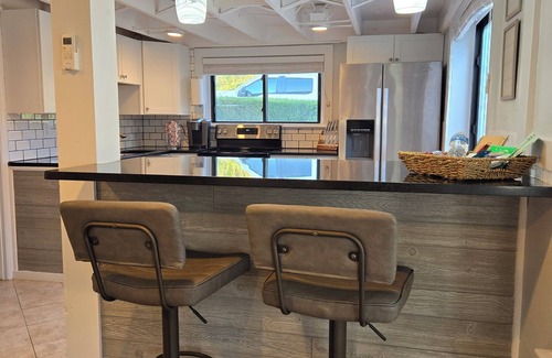 Hendersonville House | Le Blue: Walking distance to downtown Hendersonville, with private sauna!