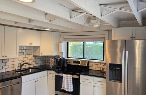 Hendersonville House | Le Blue: Walking distance to downtown Hendersonville, with private sauna!