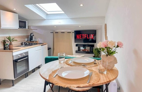 Clermont-Ferrand Apartment | Le Bohème: free private parking