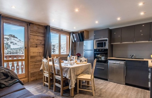 Val Claret Apartment | Le Borsat: Cosy Apartment with Slope Access