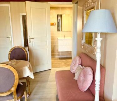 Quincie-en-Beaujolais House | Le Boudoir, apéritif de bienvenue offert