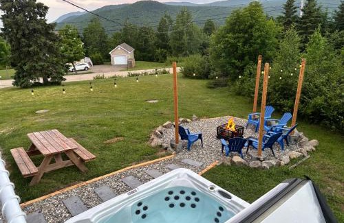 Petite-Riviere-Saint-Francois Ski Chalet | Le Rassembleur, SPA & SALLE DE JEU