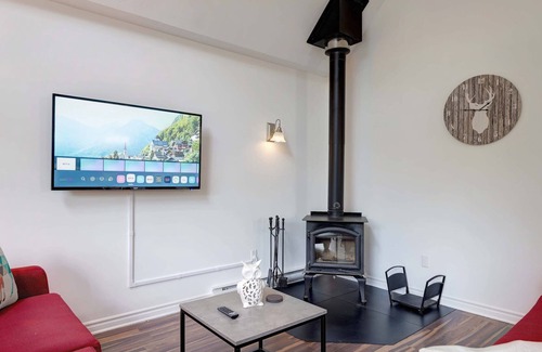 Lac-Swell Ski Chalet | Le Pinacle Amico ☼ Terrace ☼ Lake ☼Fireplace