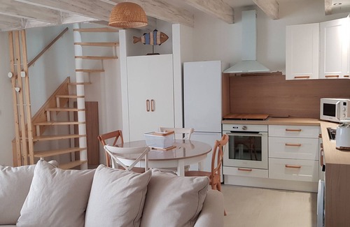 Marennes House | Le Chai house from the 19th century full of charm with its stone staircase.