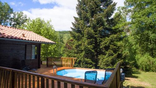 Saint-Antonin Noble Val Ski Chalet | Le Chalet des Berges - Piscine chauffée & Ponton Privé - En bordure de la rivière Aveyron
