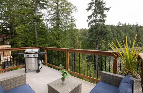 Ucluelet House | Le Chalet Waterfront Retreat