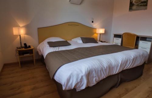 Amancey Hotel | Le Champ des Lys