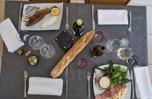 Amancey Hotel | Le Champ des Lys
