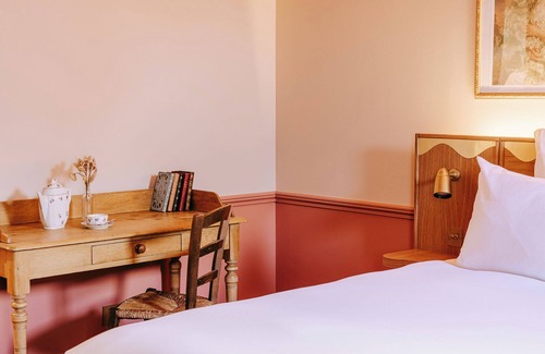 Saint-Ouen Hotel | Le Charmant