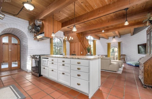 Amazon Other | Le Chateau de Laurelwood