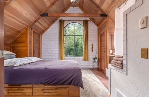 Amazon Other | Le Chateau de Laurelwood