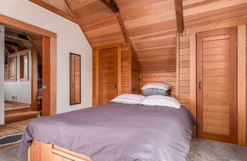 Amazon Other | Le Chateau de Laurelwood