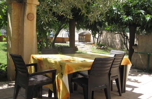 Ventabren Villa | le clos des oliviers, quiet, sunny villa, swimming pool, boules court