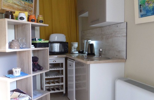 Eyragues Apartment | LE CLOS MARTIN, STUDIO BETWEEN AVIGNON AND ST REMY DE PROVENCE