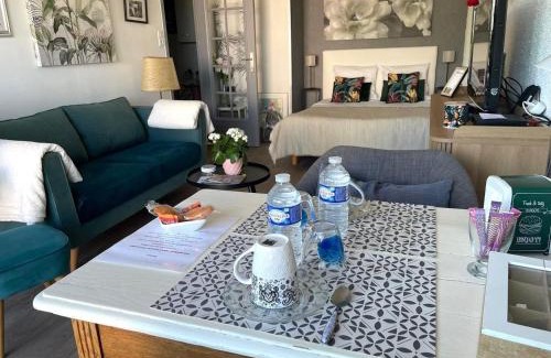 Chartres Apartment | Le Clos Pichot - Studio avec balcon, parking privé - 5mn Gare
