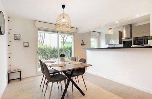 Cenon Apartment | Le Cocon - Charm & Serenity