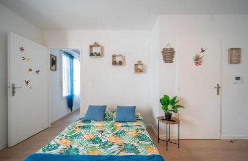 Plateau — Pyramide Apartment | Le Cocotier Athisien
