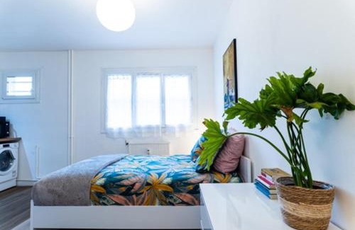 Peloux-Mail Apartment | Le coquet - Balcon - Proche gare - Parking