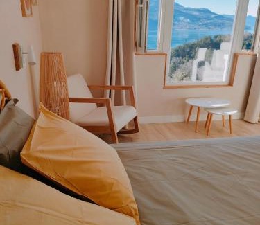 Savines-le-Lac Apartment | Le Cosy du Plongeoir - T2 neuf avec vue sur le lac de Serre Ponçon et grande terrasse avec jardin