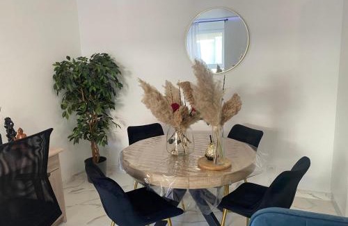 Roanne Apartment | Le Cosy Elégant