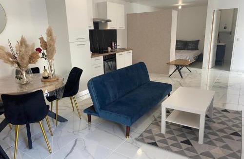 Roanne Apartment | Le Cosy Elégant
