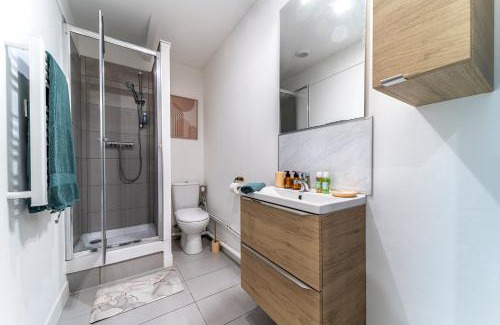 Flers-Bourg Apartment | LE COSY - Free Parking - Proche Gares Lille - Netflix - Wifi