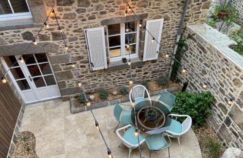 Combourg House | LE COTTAGE Gîte de charme au pied du Château