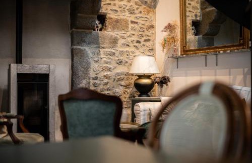Combourg House | LE COTTAGE Gîte de charme au pied du Château