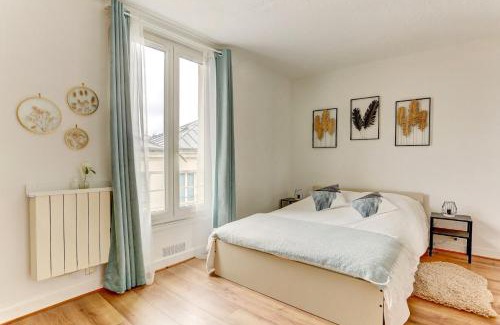 Notre-Dame Apartment | Le Courcillon Calme, Cour privée & Proche Château