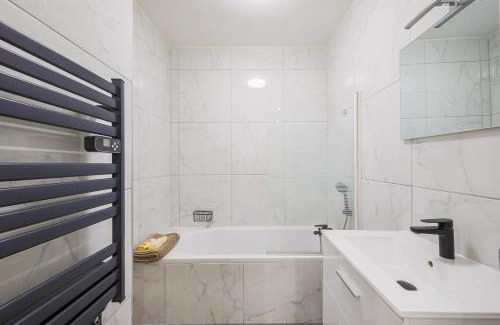 Quartier Exposition-Bajatiere Apartment | Le Diable Bleu 3 bedrooms Climatisation