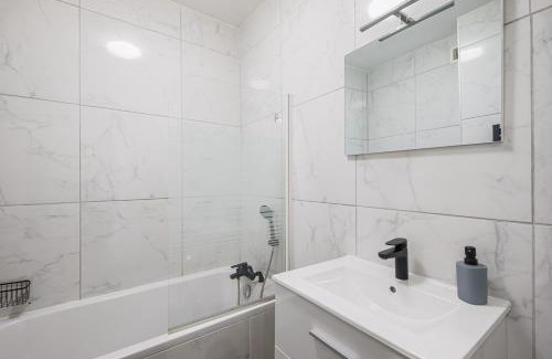 Quartier Exposition-Bajatiere Apartment | Le Diable Bleu 3 bedrooms Climatisation