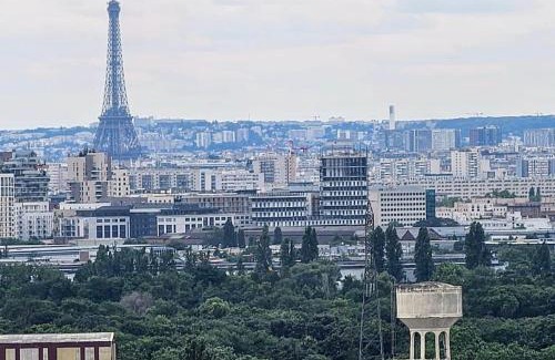 Epinay-sur-Seine Apartment | Le dix-septième ciel vue sur la tour Eiffel